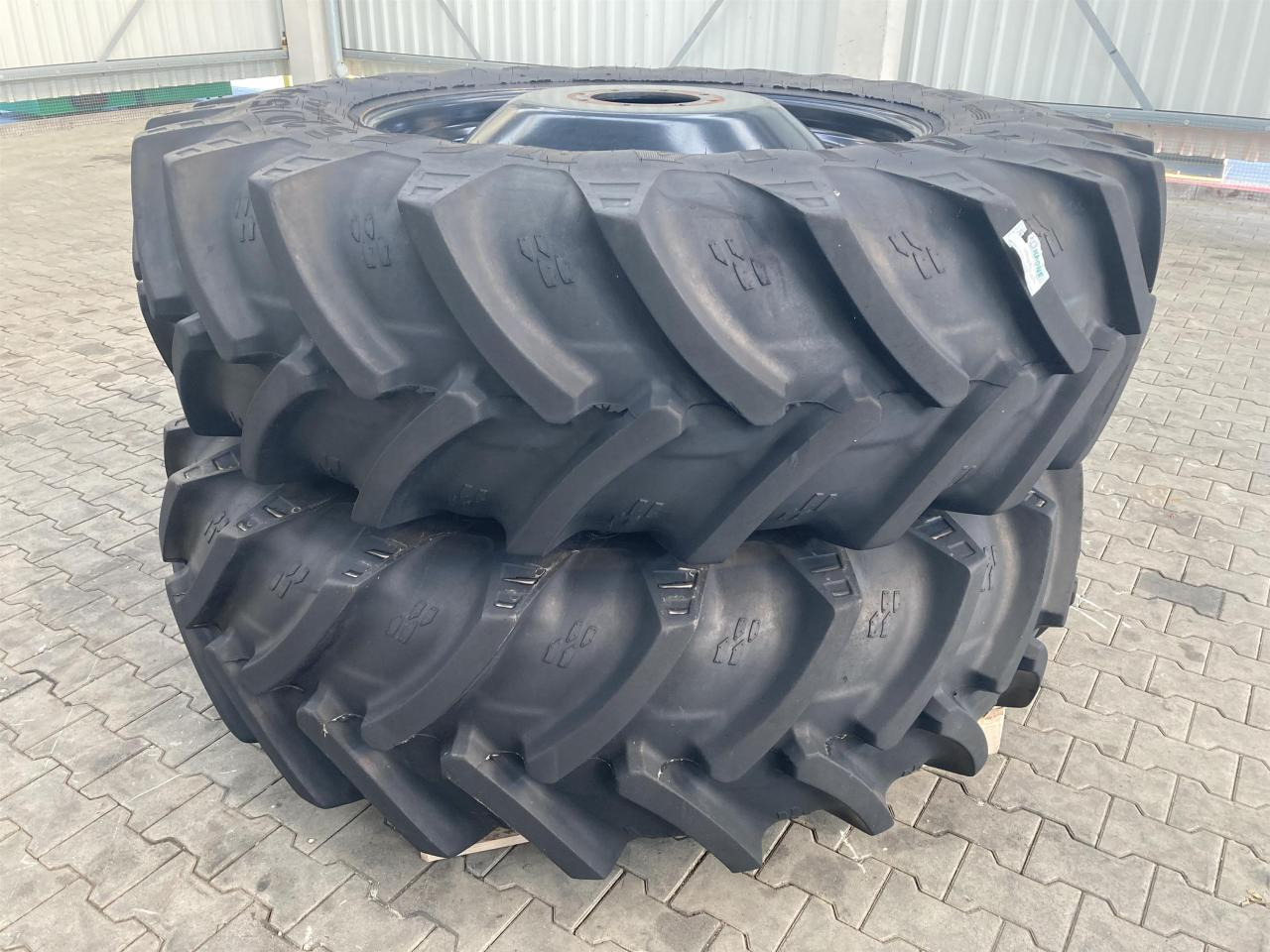 Alliance 480R30 & 520R42 - Gumiabroncs - Mezőgazdasági gépek: 5 kép. Alliance 480R30 & 520R42 - Gumiabroncs - Mezőgazdasági gépek: 5 kép.