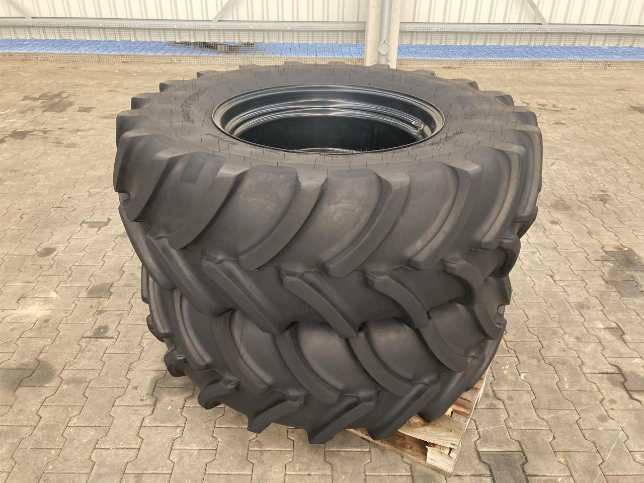 Alliance 480R30 & 520R42 - Gumiabroncs - Mezőgazdasági gépek: 2 kép. Alliance 480R30 & 520R42 - Gumiabroncs - Mezőgazdasági gépek: 2 kép.