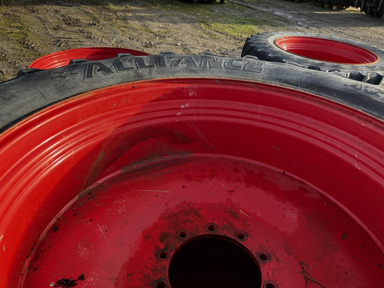 Alliance 520/85R46 VF - Gumiabroncs - Mezőgazdasági gépek: 3 kép. Alliance 520/85R46 VF - Gumiabroncs - Mezőgazdasági gépek: 3 kép.