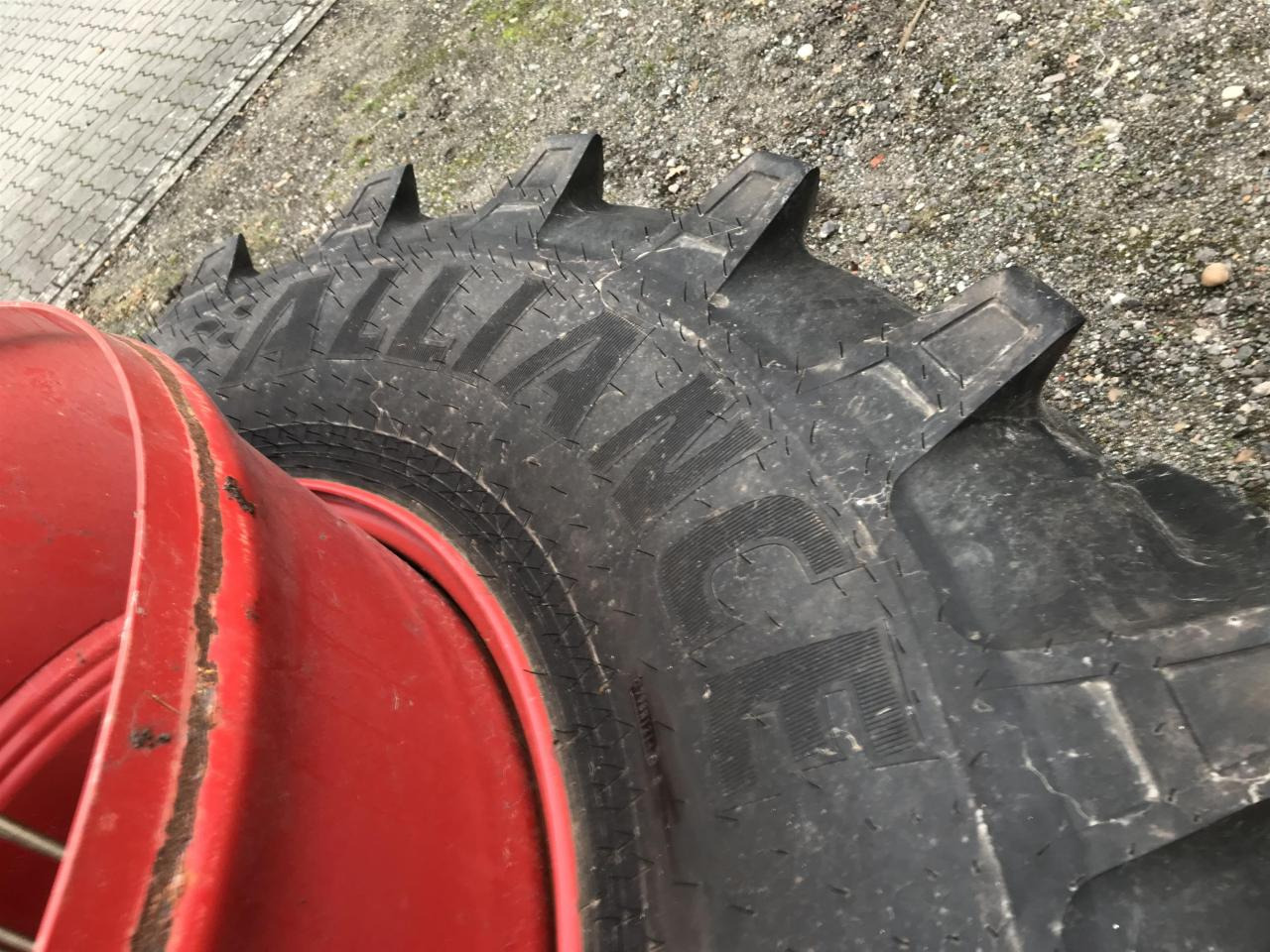 Alliance 710/75R42 - Gumiabroncs - Mezőgazdasági gépek: 4 kép. Alliance 710/75R42 - Gumiabroncs - Mezőgazdasági gépek: 4 kép.
