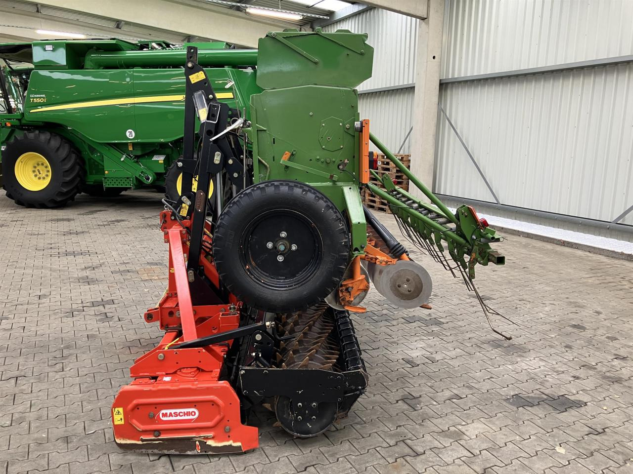 Amazone D8/30 Super - Szemenkénti vetőgép: 5 kép. Amazone D8/30 Super - Szemenkénti vetőgép: 5 kép.