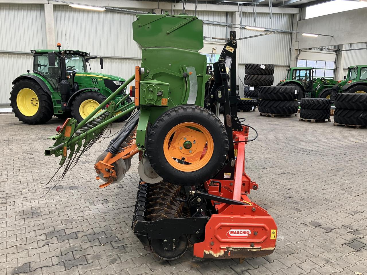 Amazone D8/30 Super - Szemenkénti vetőgép: 3 kép. Amazone D8/30 Super - Szemenkénti vetőgép: 3 kép.