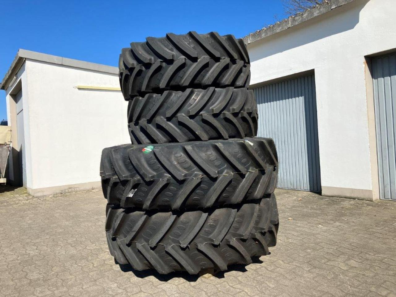 BKT 480/65R28 - Gumiabroncs - Mezőgazdasági gépek: 1 kép. BKT 480/65R28 - Gumiabroncs - Mezőgazdasági gépek: 1 kép.