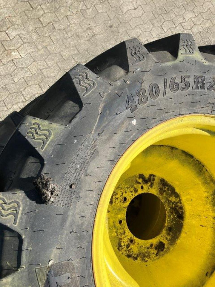 BKT 480/65R28 - Gumiabroncs - Mezőgazdasági gépek: 5 kép. BKT 480/65R28 - Gumiabroncs - Mezőgazdasági gépek: 5 kép.