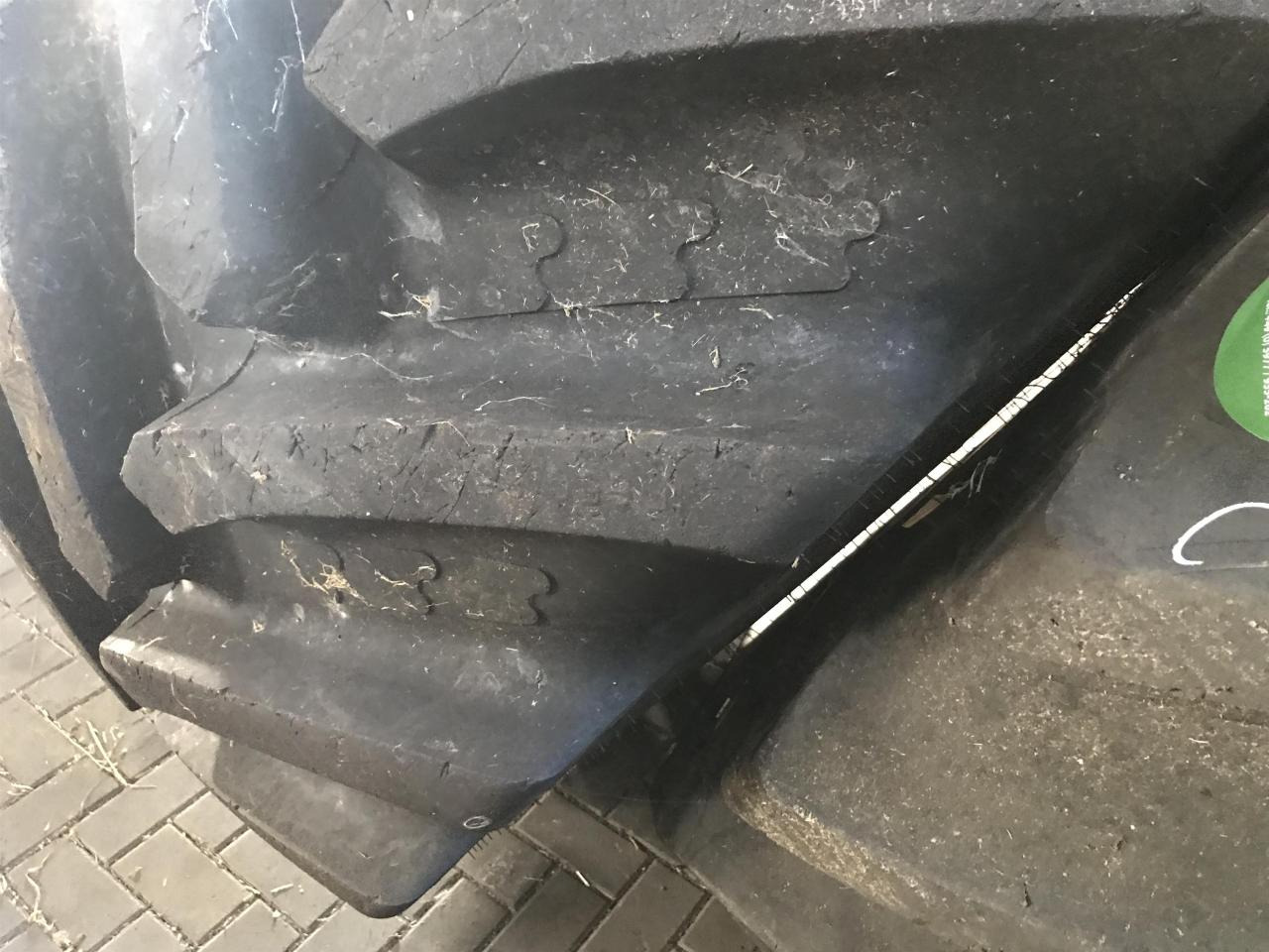 BKT 650/85R42 IF - Gumiabroncs - Mezőgazdasági gépek: 3 kép. BKT 650/85R42 IF - Gumiabroncs - Mezőgazdasági gépek: 3 kép.