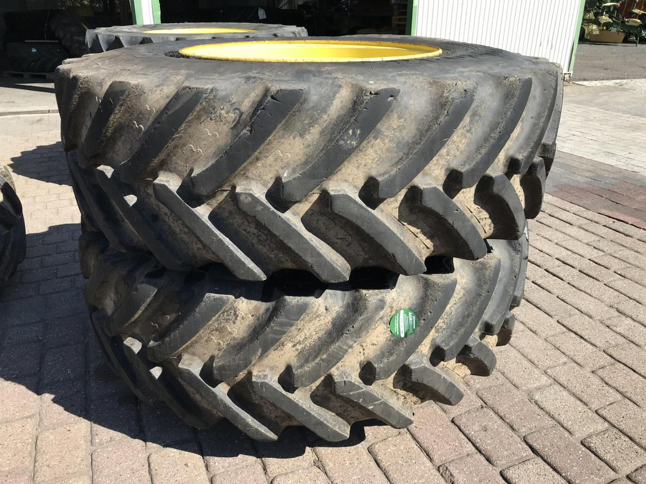 BKT 650/85R42 - Gumiabroncs - Mezőgazdasági gépek: 1 kép. BKT 650/85R42 - Gumiabroncs - Mezőgazdasági gépek: 1 kép.