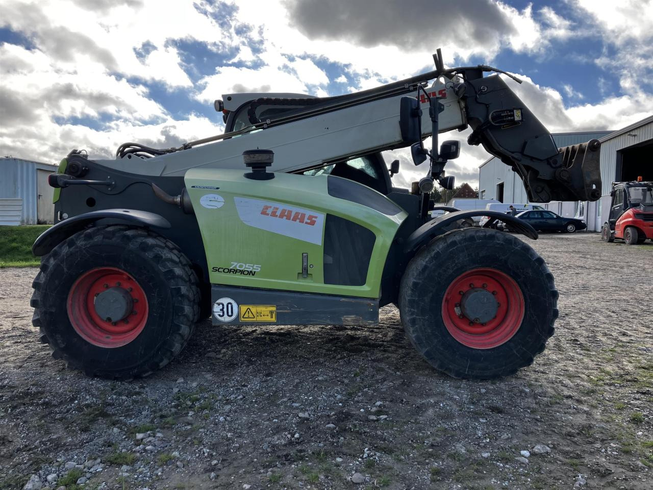 CLAAS 7055 - Teleszkópos rakodó: 2 kép. CLAAS 7055 - Teleszkópos rakodó: 2 kép.
