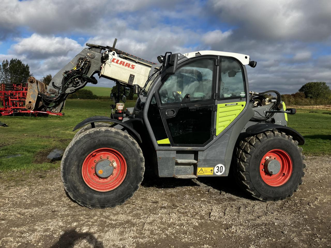 CLAAS 7055 - Teleszkópos rakodó: 1 kép. CLAAS 7055 - Teleszkópos rakodó: 1 kép.