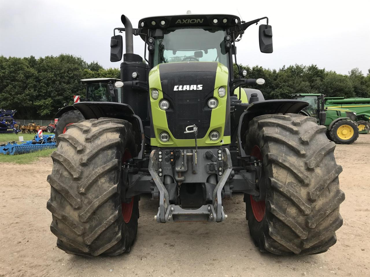 CLAAS Axion 920 - Traktor: 3 kép. CLAAS Axion 920 - Traktor: 3 kép.
