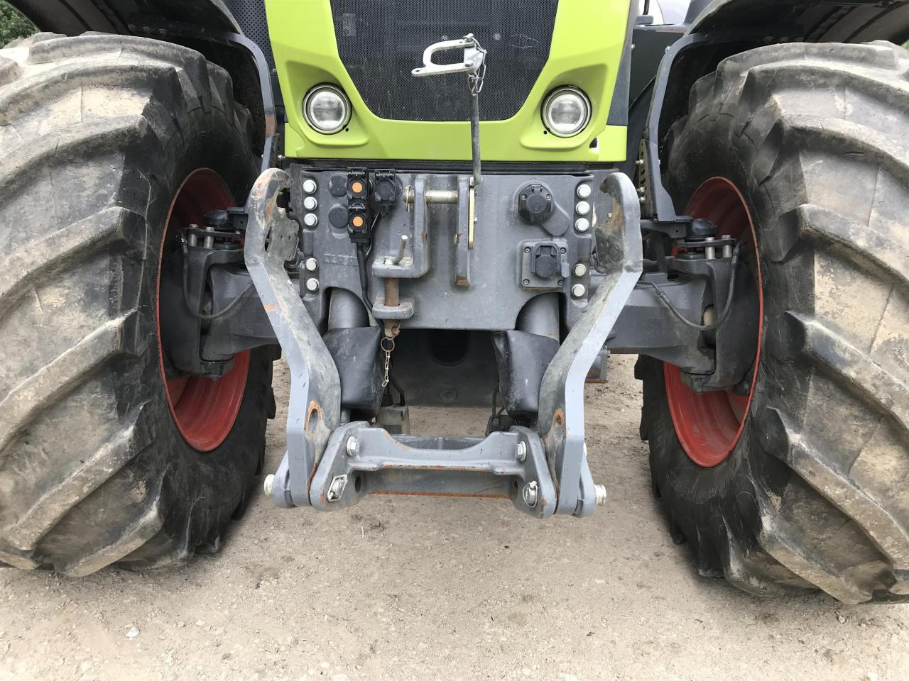 CLAAS Axion 920 - Traktor: 4 kép. CLAAS Axion 920 - Traktor: 4 kép.