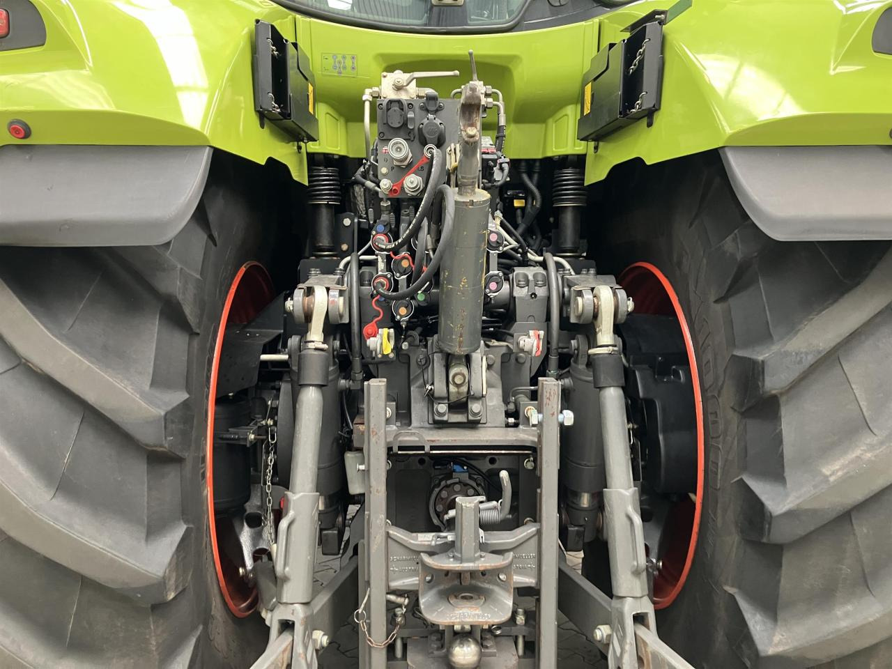 CLAAS Axion 930 - Traktor: 4 kép. CLAAS Axion 930 - Traktor: 4 kép.
