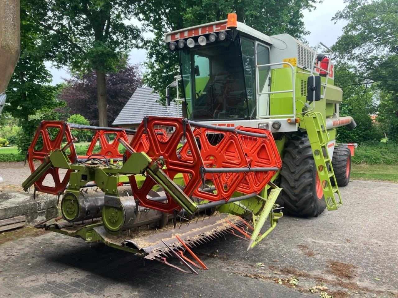 CLAAS Dominator 218 Mega - Kombájn: 1 kép. CLAAS Dominator 218 Mega - Kombájn: 1 kép.