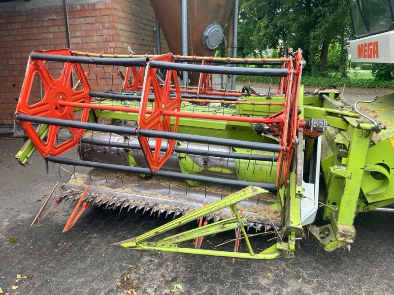 CLAAS Dominator 218 Mega - Kombájn: 5 kép. CLAAS Dominator 218 Mega - Kombájn: 5 kép.