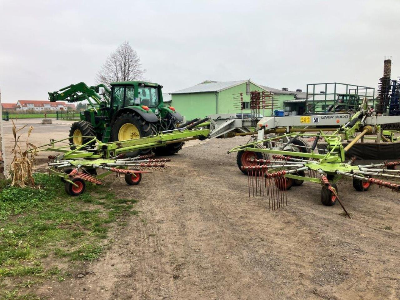CLAAS Liner 3000 - Szénaforgató: 4 kép. CLAAS Liner 3000 - Szénaforgató: 4 kép.
