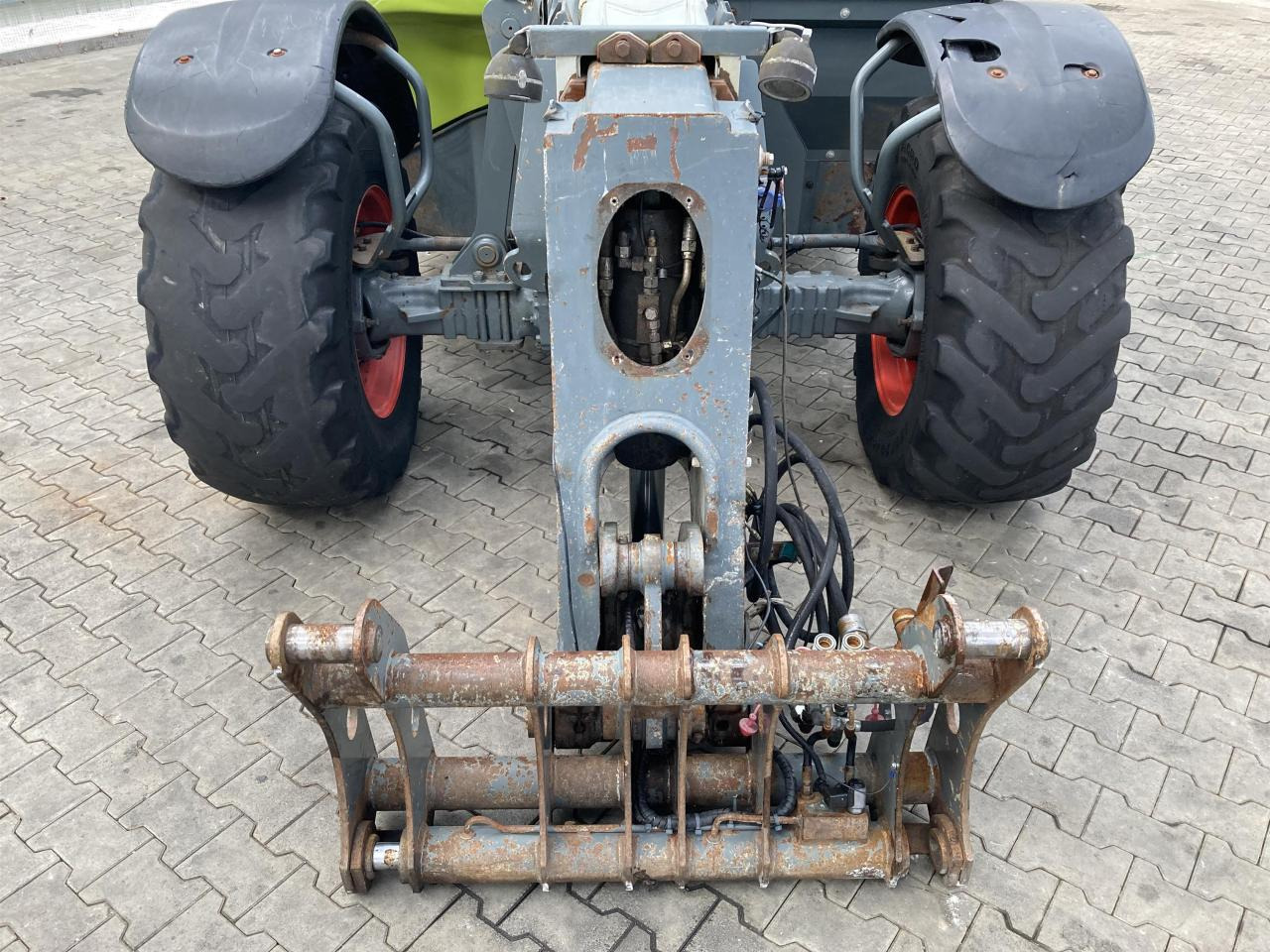 CLAAS Scorpion 9040 VariPower - Teleszkópos rakodó: 3 kép. CLAAS Scorpion 9040 VariPower - Teleszkópos rakodó: 3 kép.