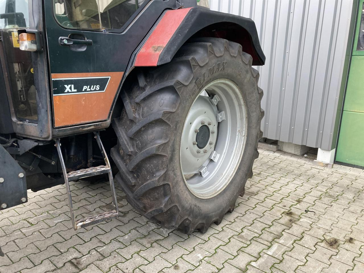 Case-IH 844 XL Plus - Traktor: 3 kép. Case-IH 844 XL Plus - Traktor: 3 kép.