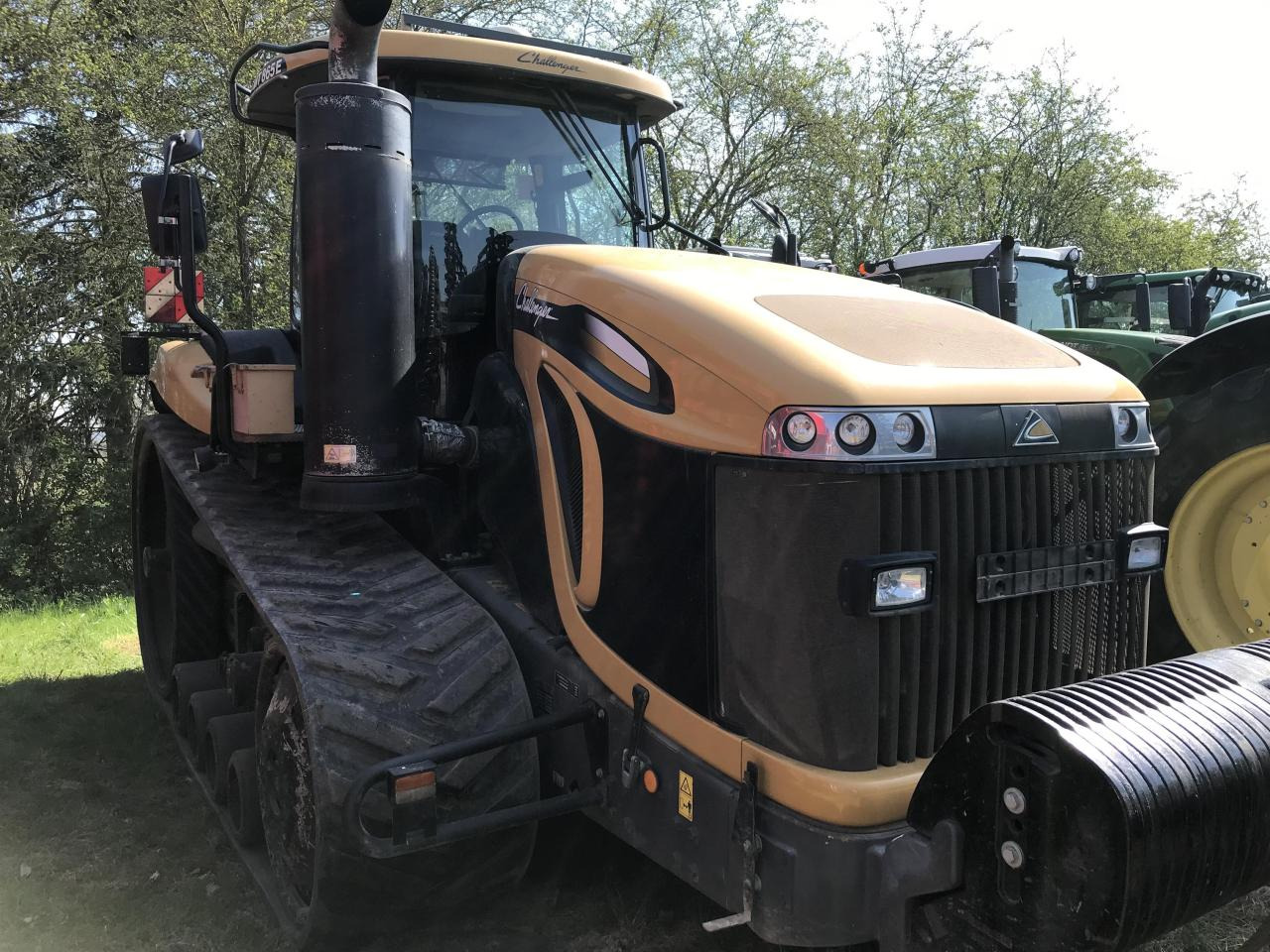 Challenger MT865E - Lánctalpas traktor: 2 kép. Challenger MT865E - Lánctalpas traktor: 2 kép.