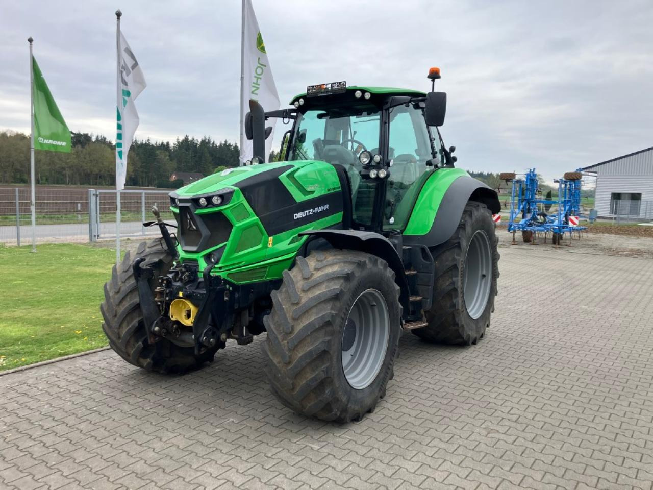 Deutz-Fahr 6215 TTV - Traktor: 1 kép. Deutz-Fahr 6215 TTV - Traktor: 1 kép.