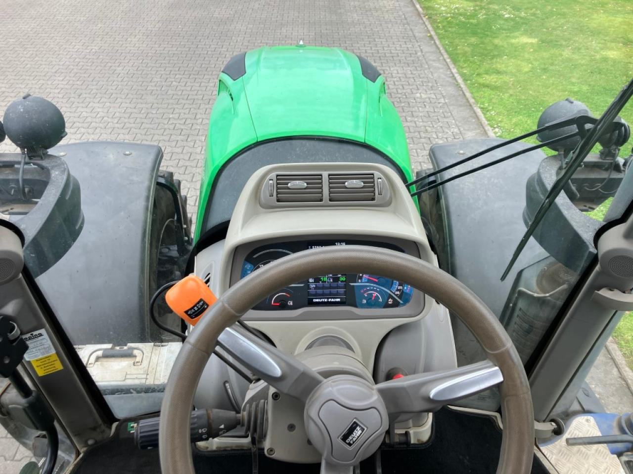 Traktor Deutz-Fahr 6215 TTV: 18 kép.