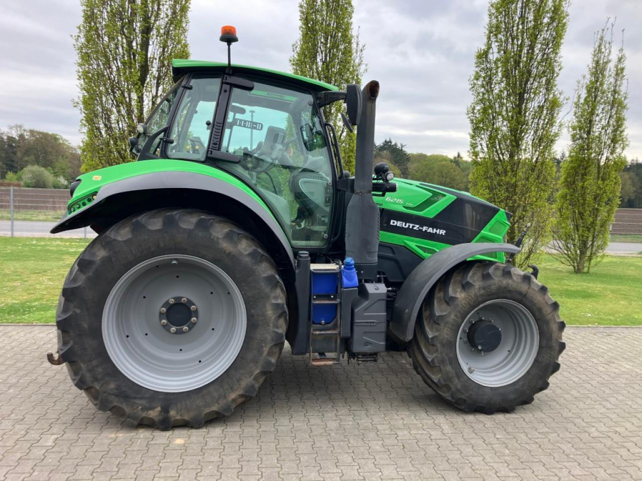 Deutz-Fahr 6215 TTV - Traktor: 3 kép. Deutz-Fahr 6215 TTV - Traktor: 3 kép.