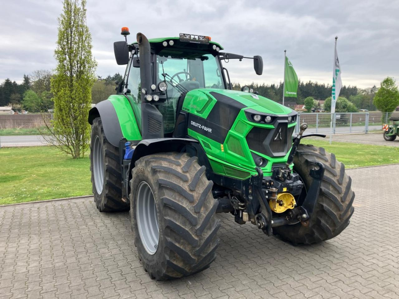 Deutz-Fahr 6215 TTV - Traktor: 4 kép. Deutz-Fahr 6215 TTV - Traktor: 4 kép.