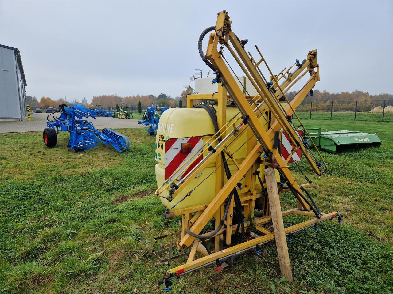 Dubex MODEL 1 - Vontatott permetezők: 3 kép. Dubex MODEL 1 - Vontatott permetezők: 3 kép.