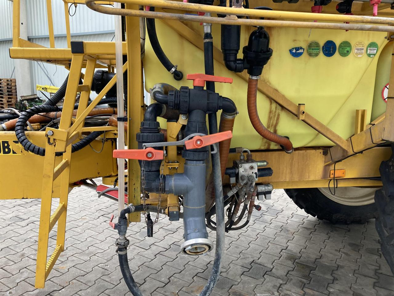 Dubex Vector 3.300 ltr. - Vontatott permetezők: 3 kép. Dubex Vector 3.300 ltr. - Vontatott permetezők: 3 kép.
