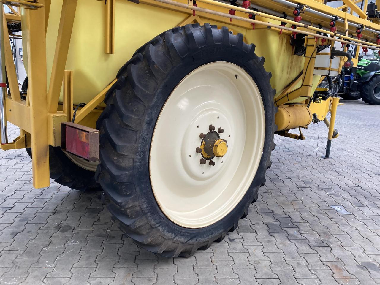 Dubex Vector 3.300 ltr. - Vontatott permetezők: 5 kép. Dubex Vector 3.300 ltr. - Vontatott permetezők: 5 kép.