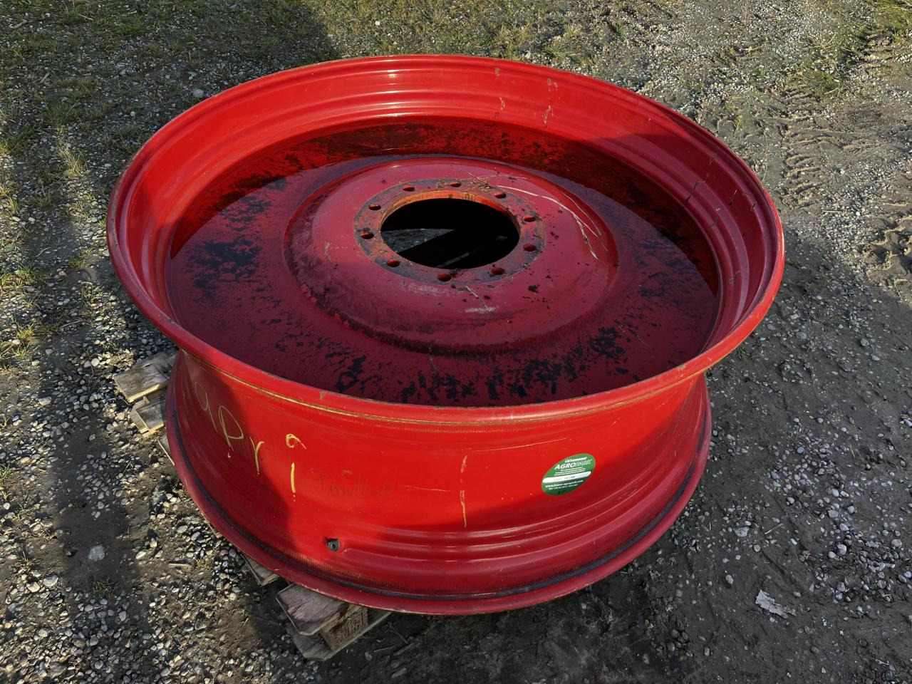 Fendt 18x46 - Gumiabroncs - Mezőgazdasági gépek: 1 kép. Fendt 18x46 - Gumiabroncs - Mezőgazdasági gépek: 1 kép.