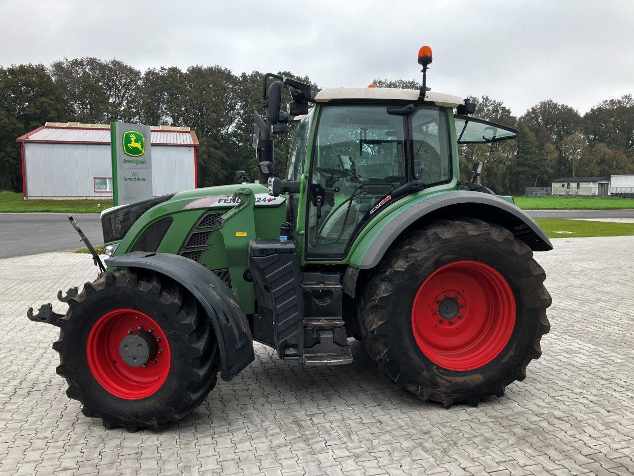 Fendt 716 Vario Profi Plus - Traktor: 1 kép. Fendt 716 Vario Profi Plus - Traktor: 1 kép.