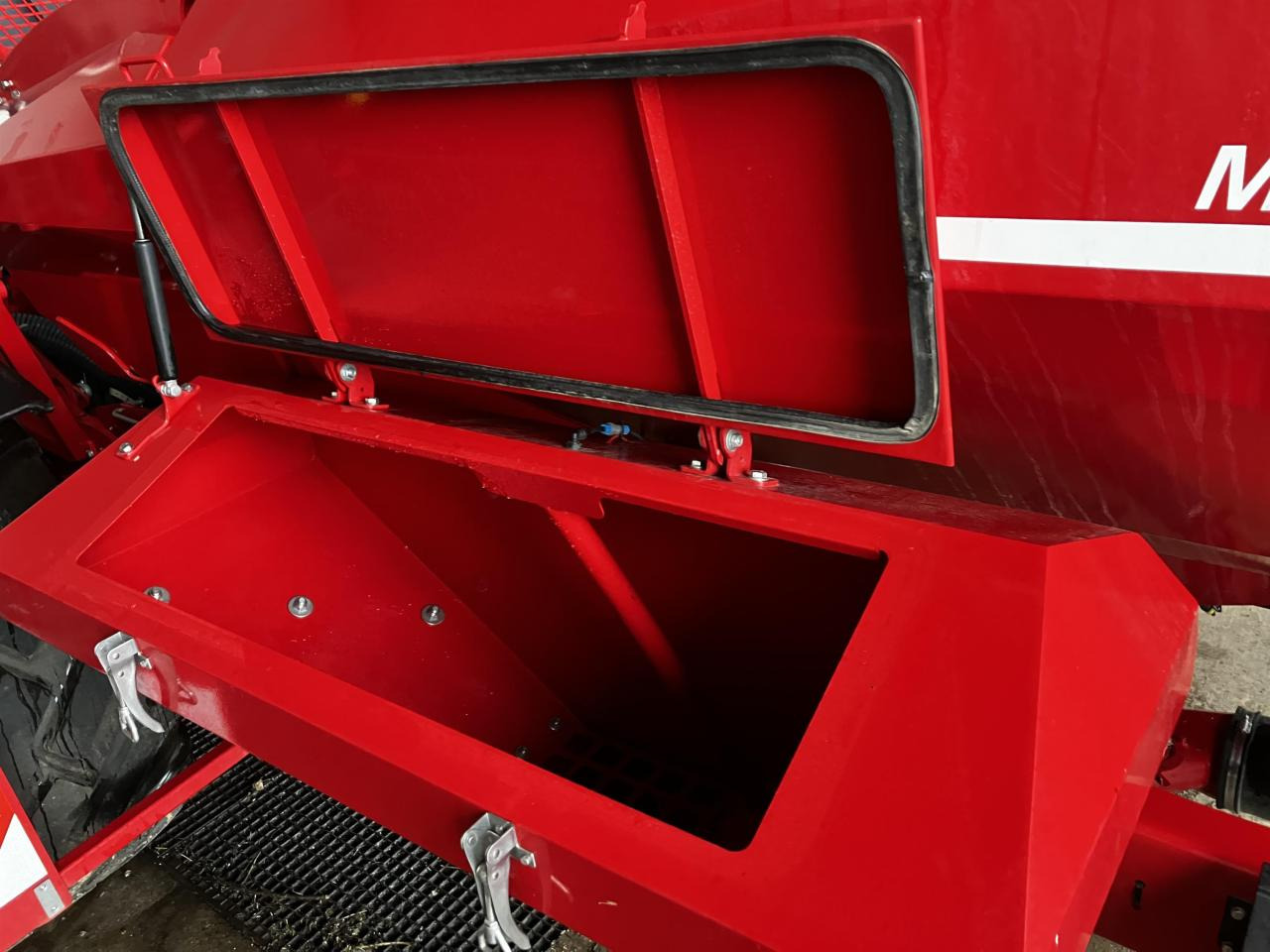 Horsch Maestro 12 CX - Precíziós vetőgép: 3 kép. Horsch Maestro 12 CX - Precíziós vetőgép: 3 kép.