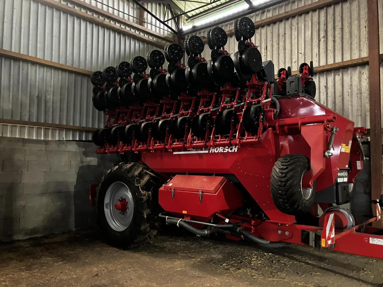 Horsch Maestro 18 SX - Precíziós vetőgép: 2 kép. Horsch Maestro 18 SX - Precíziós vetőgép: 2 kép.