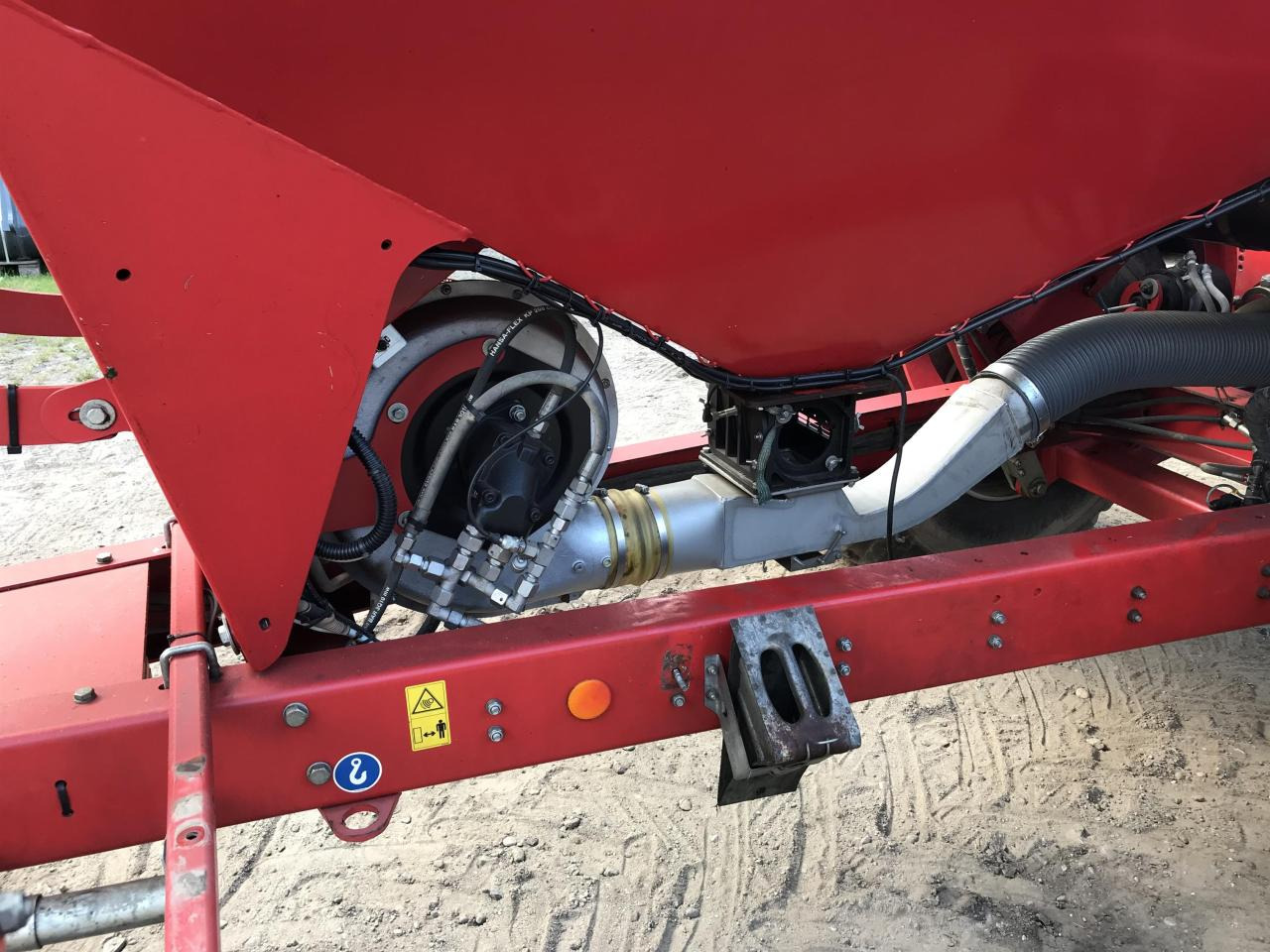 Precíziós vetőgép Horsch Maistro 12 CC: 6 kép. Precíziós vetőgép Horsch Maistro 12 CC: 6 kép.
