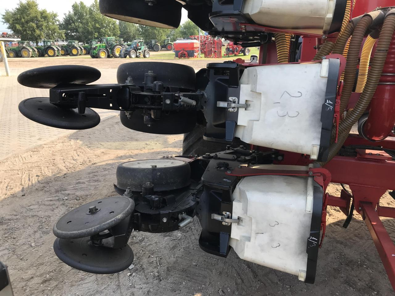 Precíziós vetőgép Horsch Maistro 12 CC: 9 kép. Precíziós vetőgép Horsch Maistro 12 CC: 9 kép.