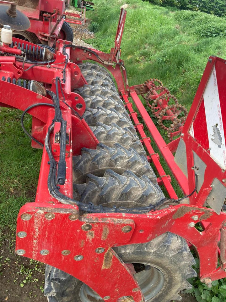 Horsch Tiger 6 XL - Kultivátor: 4 kép. Horsch Tiger 6 XL - Kultivátor: 4 kép.
