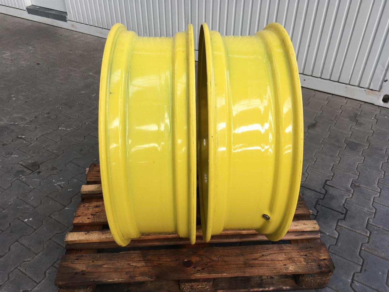 John Deere 10x34 - Gumiabroncs - Mezőgazdasági gépek: 2 kép. John Deere 10x34 - Gumiabroncs - Mezőgazdasági gépek: 2 kép.