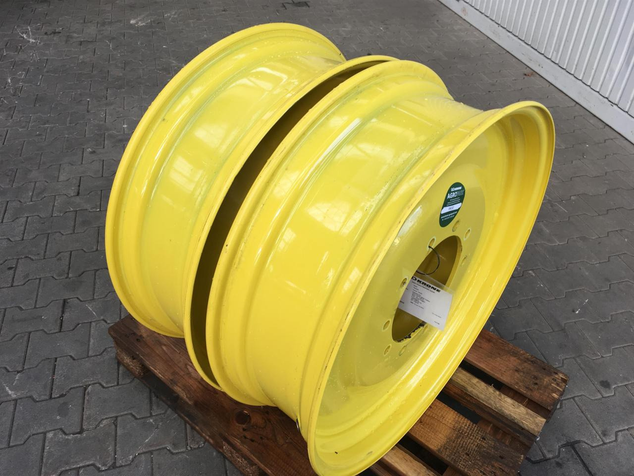 John Deere 10x34 - Gumiabroncs - Mezőgazdasági gépek: 3 kép. John Deere 10x34 - Gumiabroncs - Mezőgazdasági gépek: 3 kép.