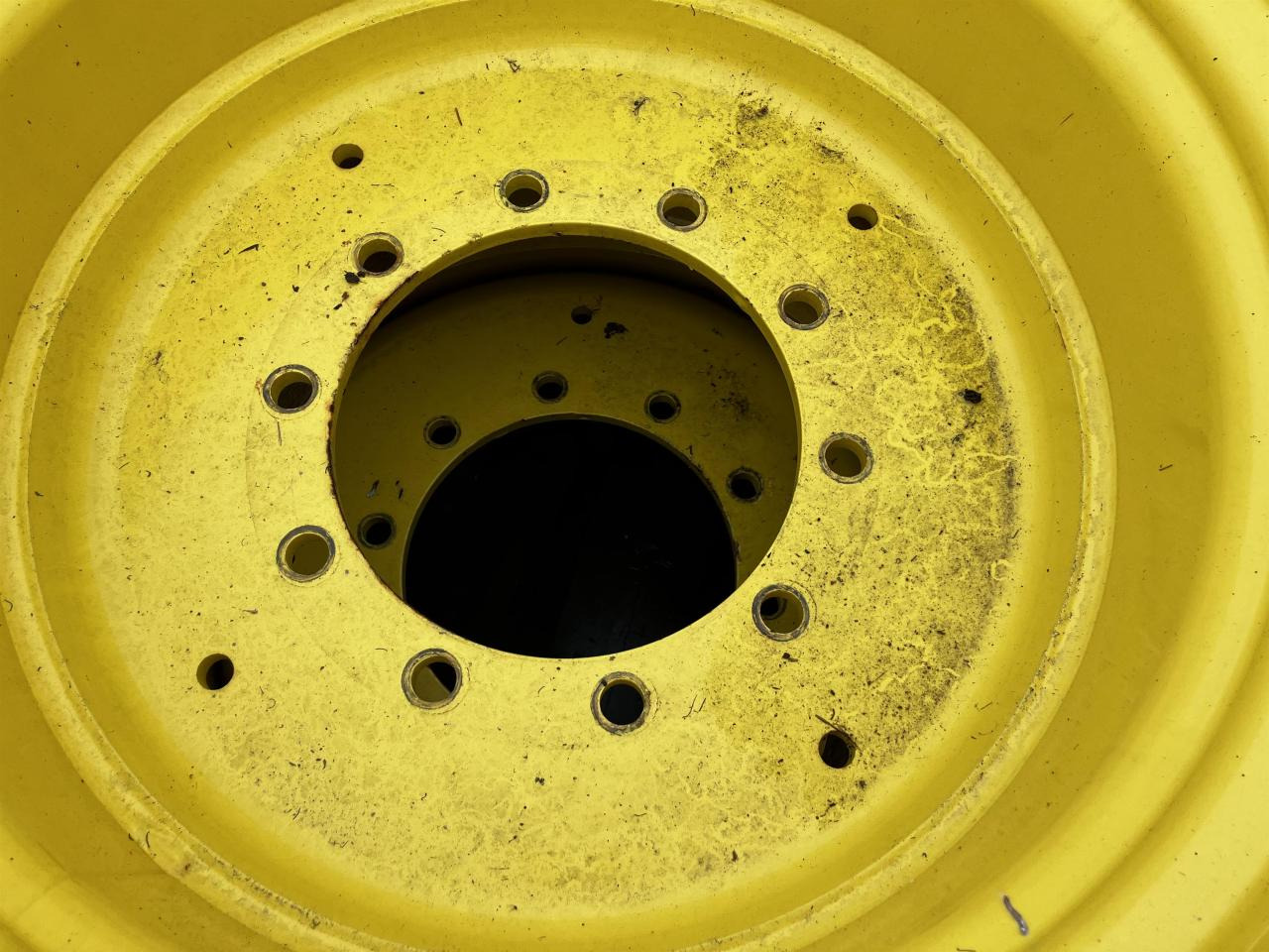 John Deere 15x28 - Gumiabroncs - Mezőgazdasági gépek: 4 kép. John Deere 15x28 - Gumiabroncs - Mezőgazdasági gépek: 4 kép.