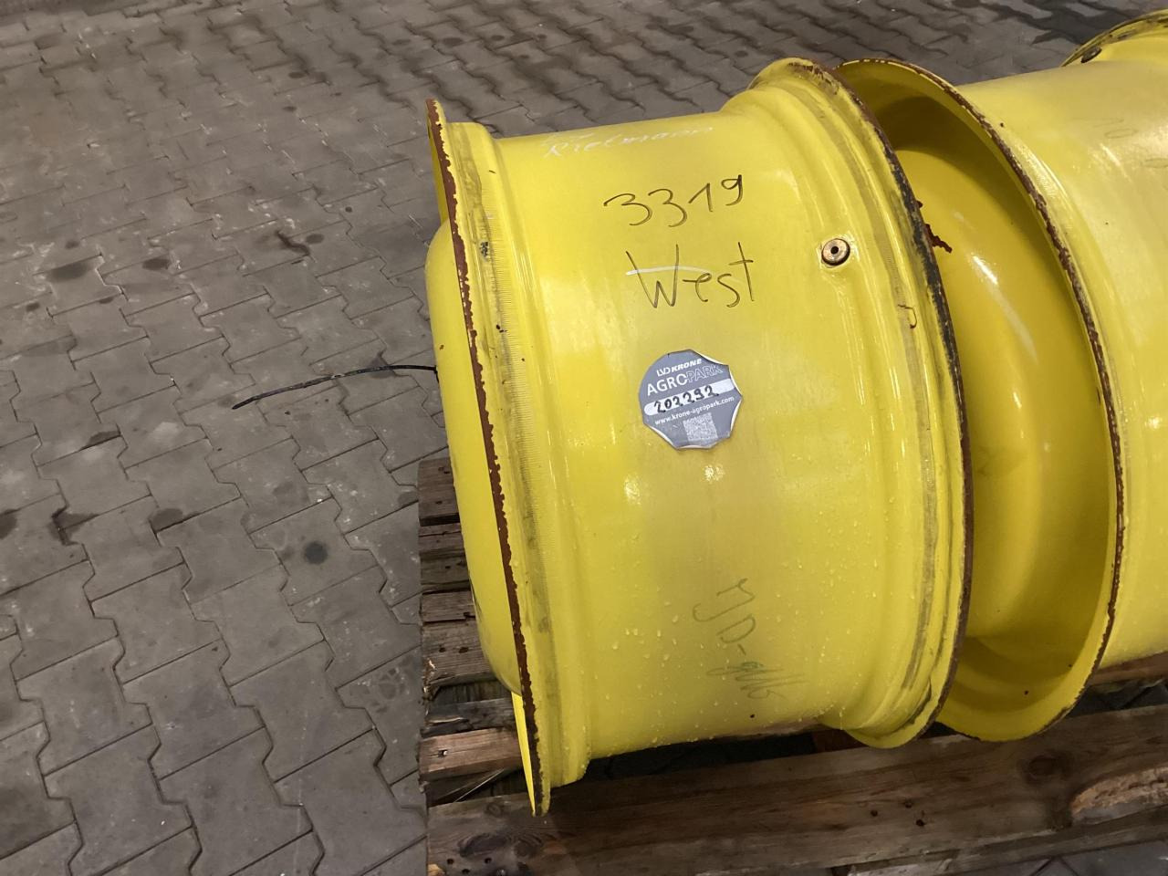 John Deere 15x30 - Gumiabroncs - Mezőgazdasági gépek: 2 kép. John Deere 15x30 - Gumiabroncs - Mezőgazdasági gépek: 2 kép.