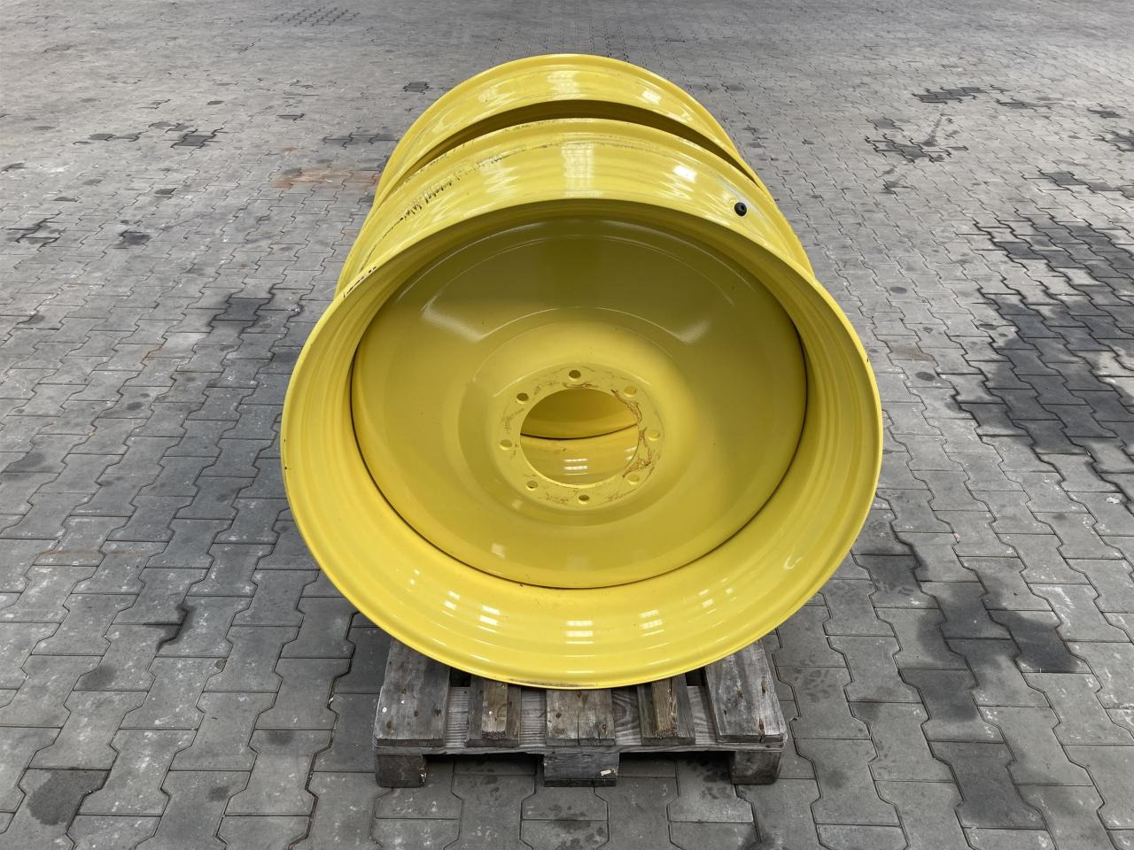 John Deere 15x38 - Gumiabroncs - Mezőgazdasági gépek: 2 kép. John Deere 15x38 - Gumiabroncs - Mezőgazdasági gépek: 2 kép.