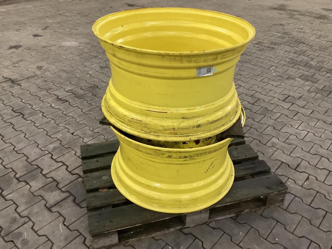 John Deere 16x30 - Gumiabroncs - Mezőgazdasági gépek: 1 kép. John Deere 16x30 - Gumiabroncs - Mezőgazdasági gépek: 1 kép.