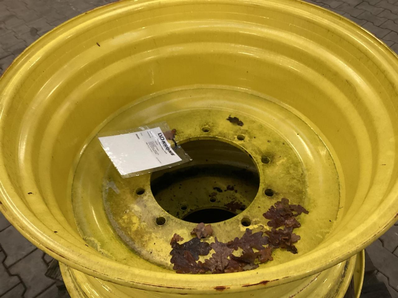 John Deere 16x30 - Gumiabroncs - Mezőgazdasági gépek: 2 kép. John Deere 16x30 - Gumiabroncs - Mezőgazdasági gépek: 2 kép.