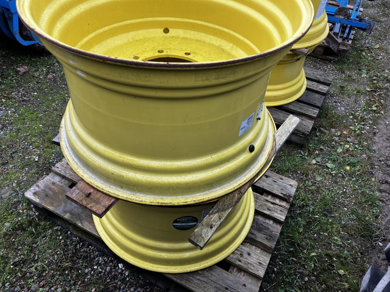 John Deere 18x30 - Gumiabroncs - Mezőgazdasági gépek: 5 kép. John Deere 18x30 - Gumiabroncs - Mezőgazdasági gépek: 5 kép.