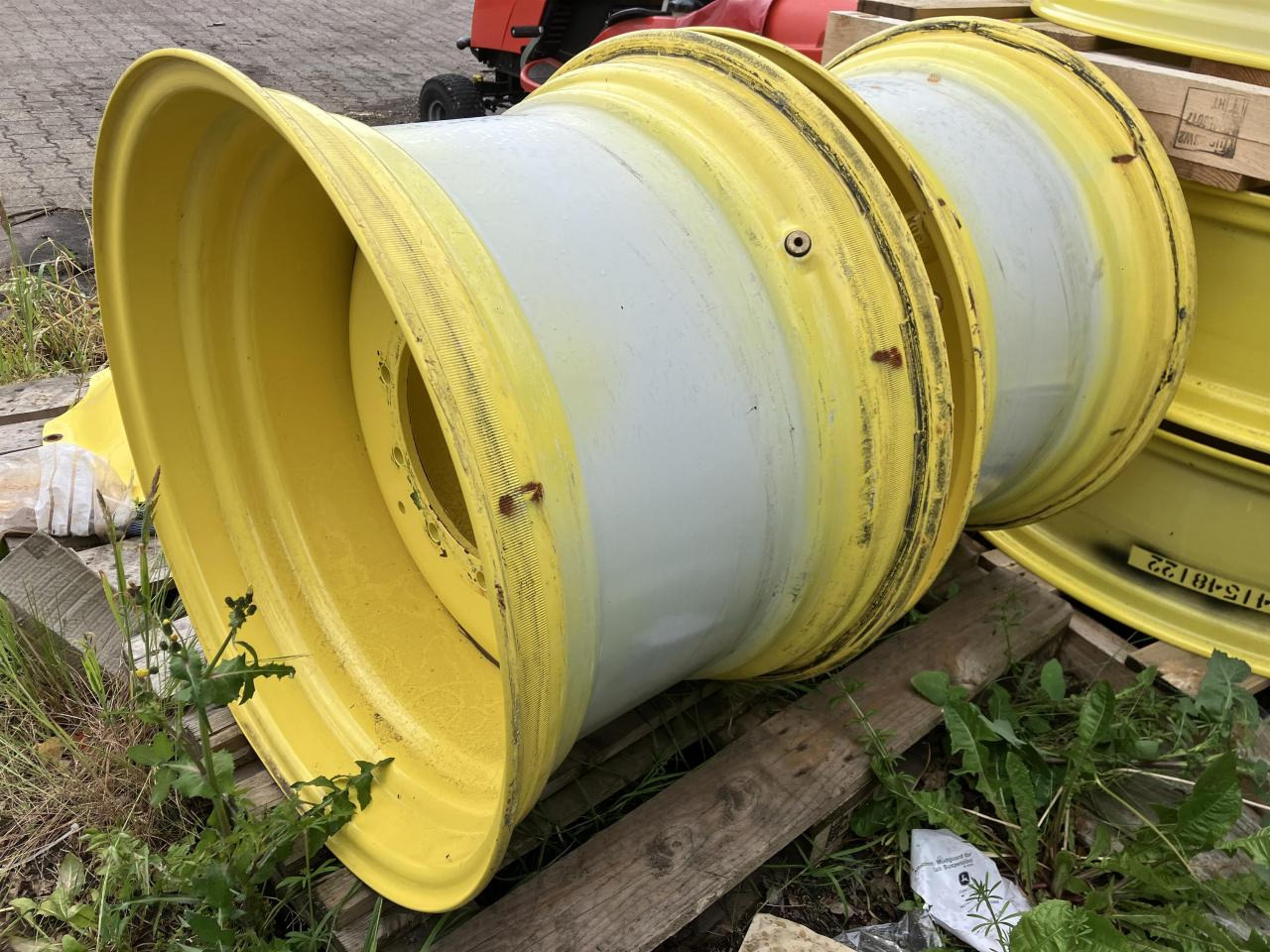 John Deere 20x30 - Gumiabroncs - Mezőgazdasági gépek: 2 kép. John Deere 20x30 - Gumiabroncs - Mezőgazdasági gépek: 2 kép.