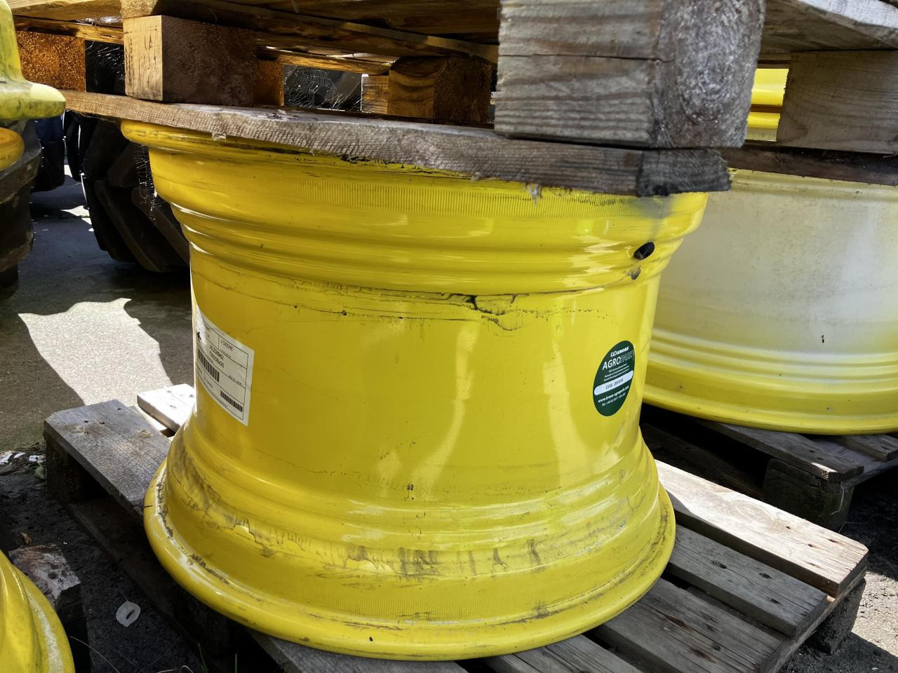 John Deere 20x30 - Gumiabroncs - Mezőgazdasági gépek: 4 kép. John Deere 20x30 - Gumiabroncs - Mezőgazdasági gépek: 4 kép.