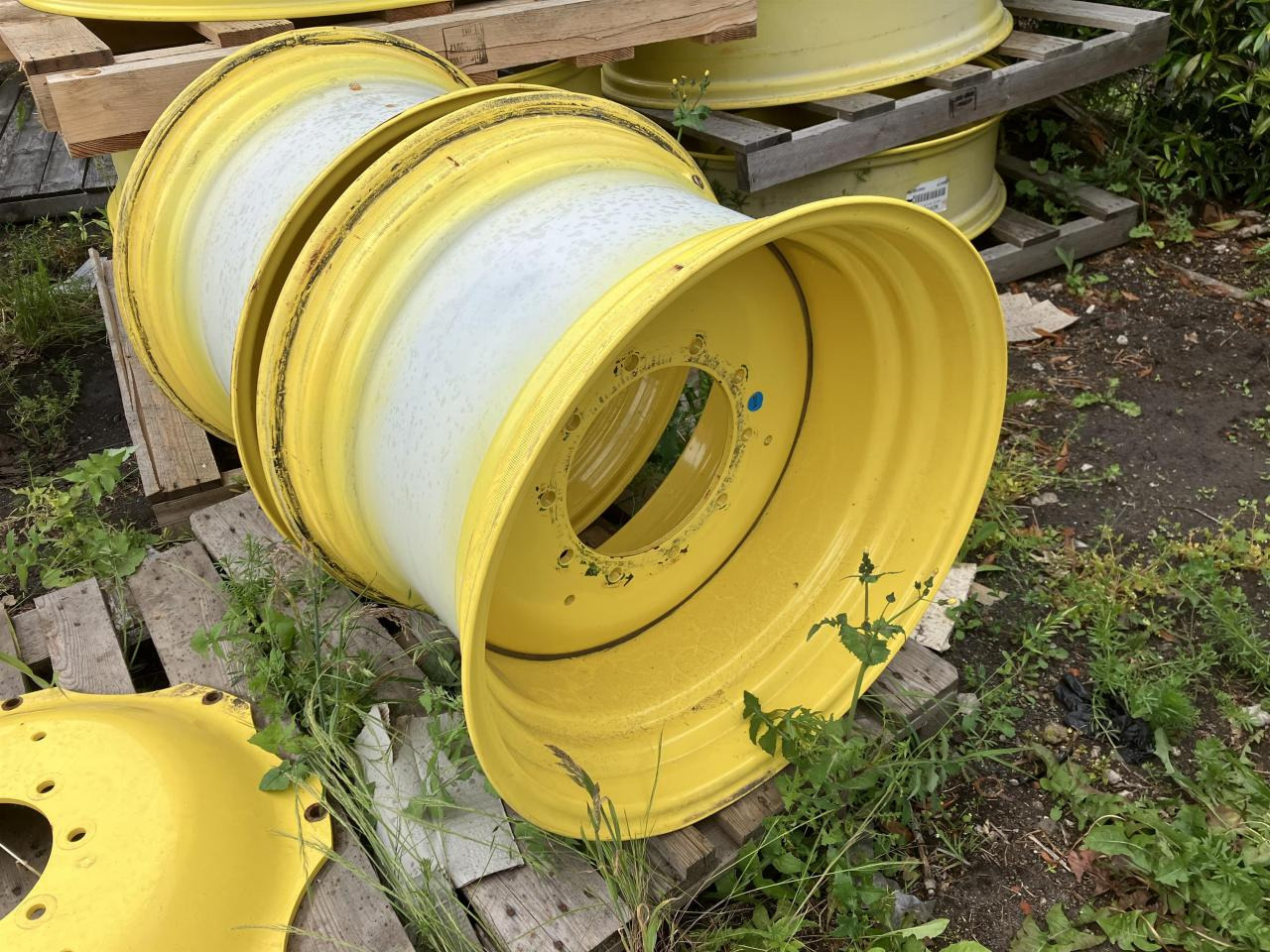 John Deere 20x30 - Gumiabroncs - Mezőgazdasági gépek: 1 kép. John Deere 20x30 - Gumiabroncs - Mezőgazdasági gépek: 1 kép.