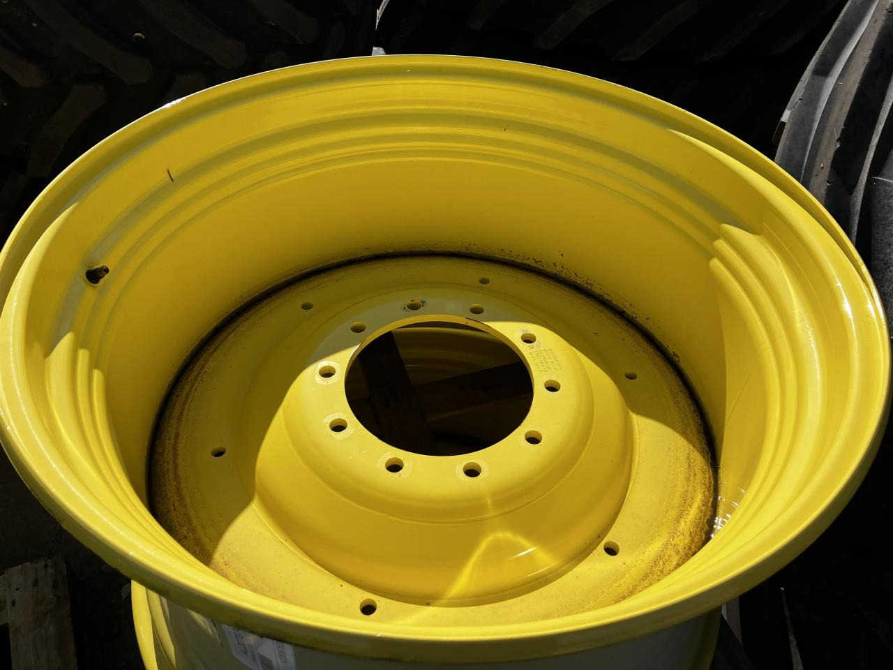 John Deere 23x38 - Gumiabroncs - Mezőgazdasági gépek: 2 kép. John Deere 23x38 - Gumiabroncs - Mezőgazdasági gépek: 2 kép.