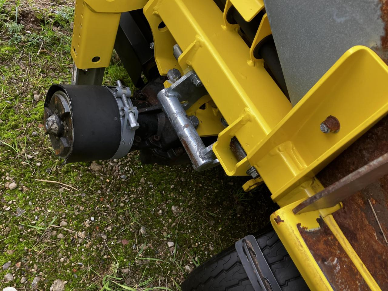 John Deere 30R - Takarmánybetakarító gép: 5 kép. John Deere 30R - Takarmánybetakarító gép: 5 kép.