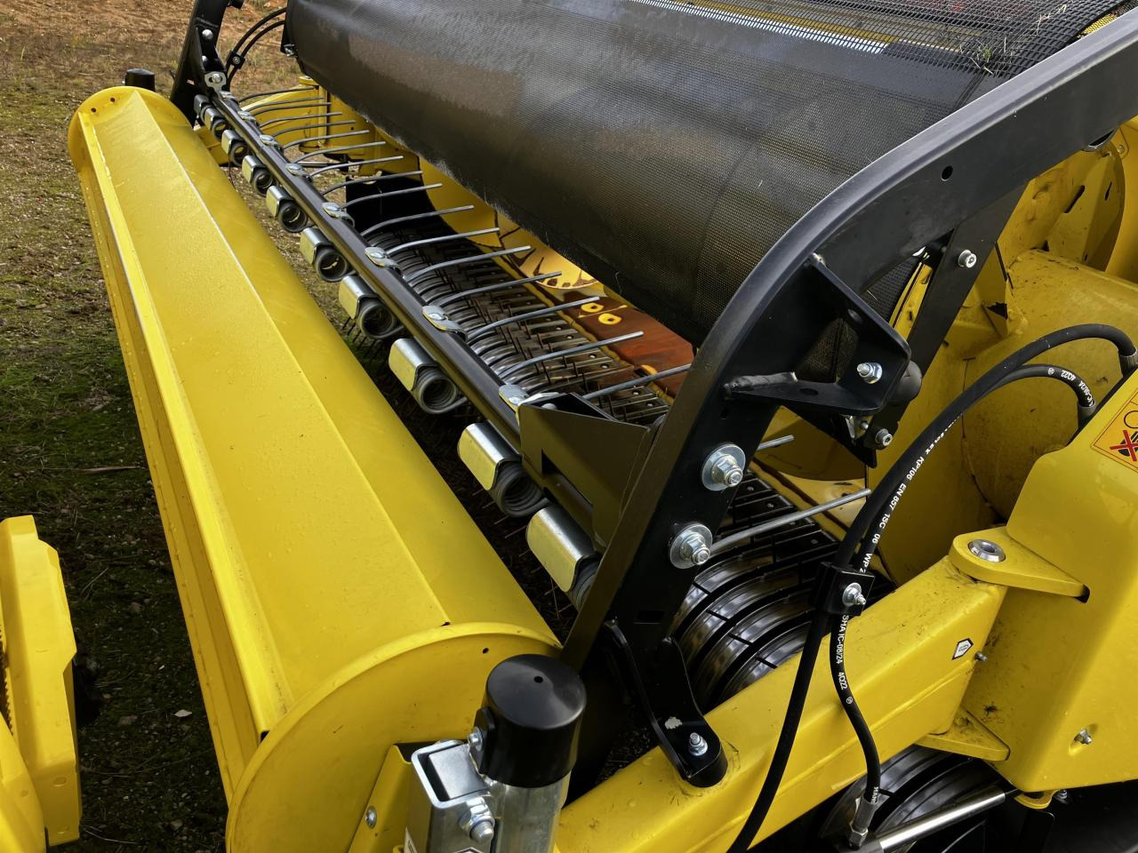 John Deere 30R - Takarmánybetakarító gép: 3 kép. John Deere 30R - Takarmánybetakarító gép: 3 kép.