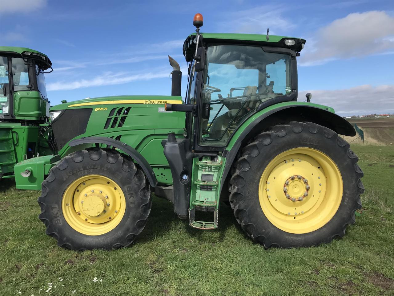 John Deere 6195R - Traktor: 1 kép. John Deere 6195R - Traktor: 1 kép.